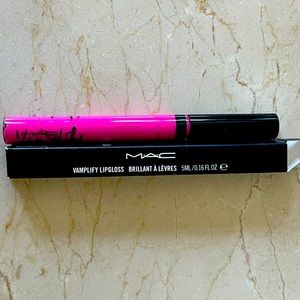 ❣️Host Pick❣️MAC A for Attitude Vamplify Lipgloss